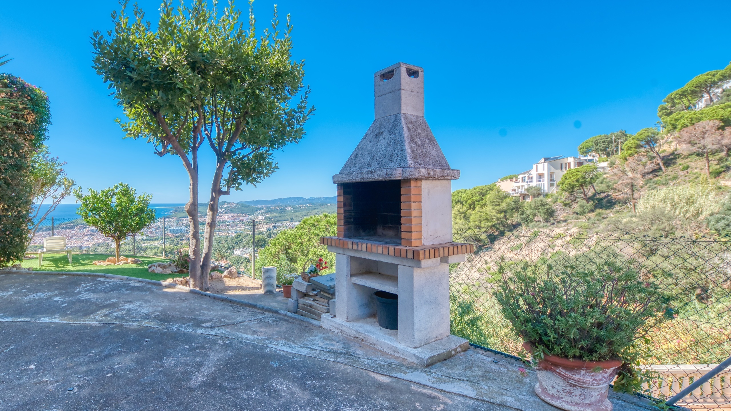 Holiday villas Costa Brava Spain - Villa Teresa - BBQ Area