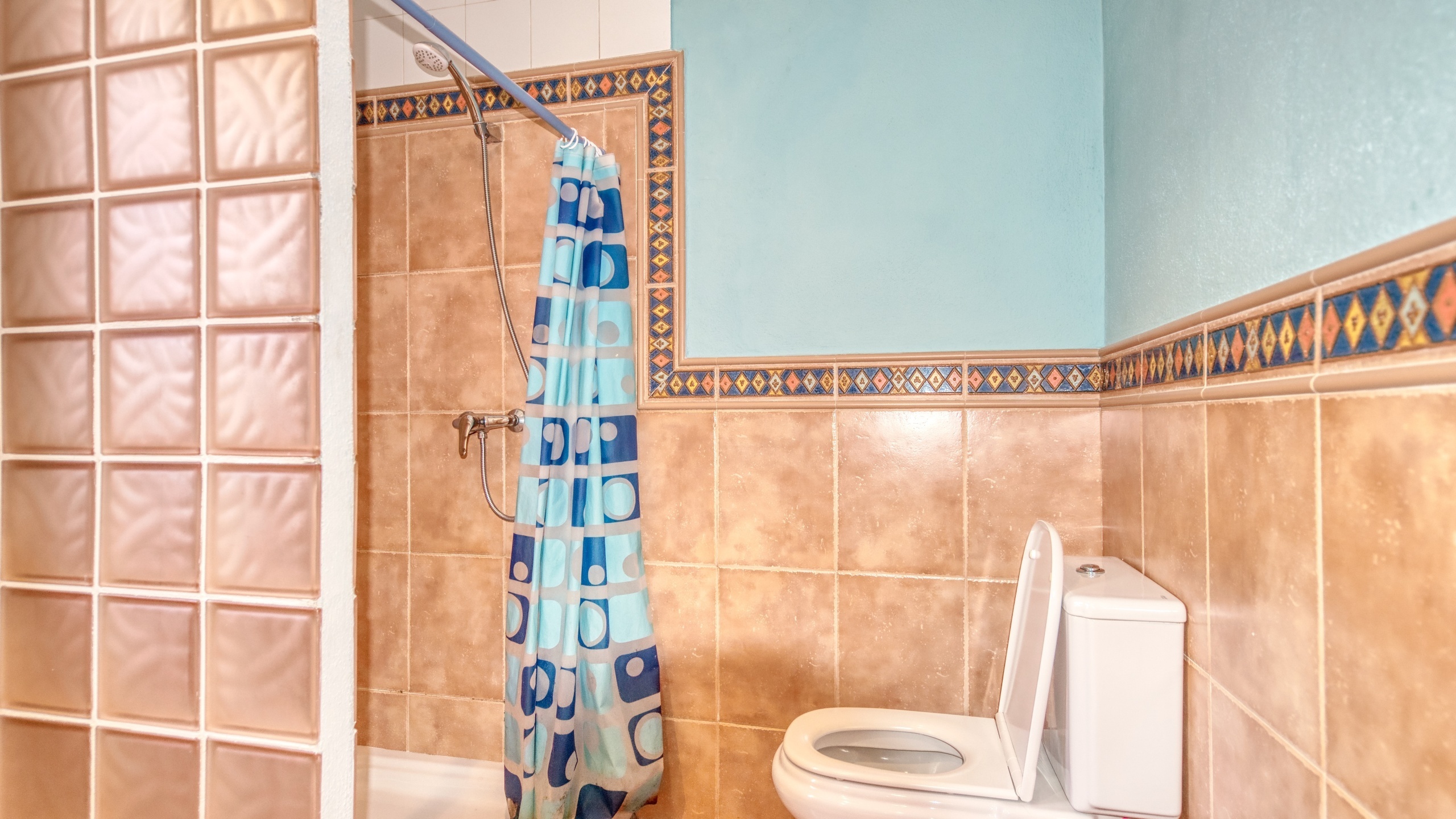 Holiday villas Costa Brava Spain - Villa Valeria - En-suite bathroom 
