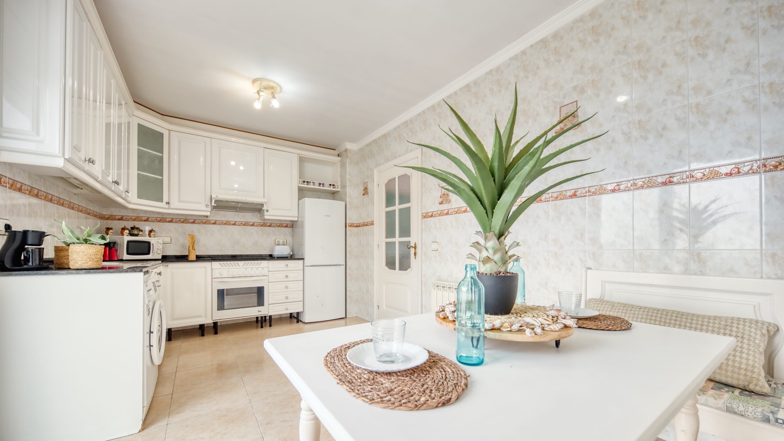 Holiday villas Costa Brava Spain - Villa Sunrise - Kitchen