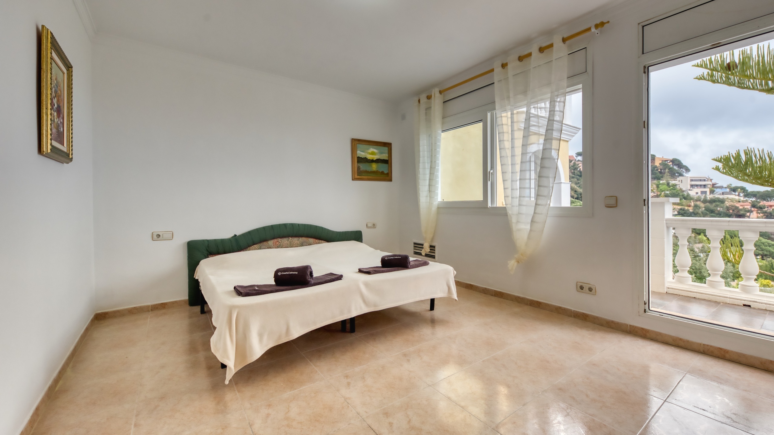Holiday villas Costa Brava Spain - Villa Sunrise - Bedroom