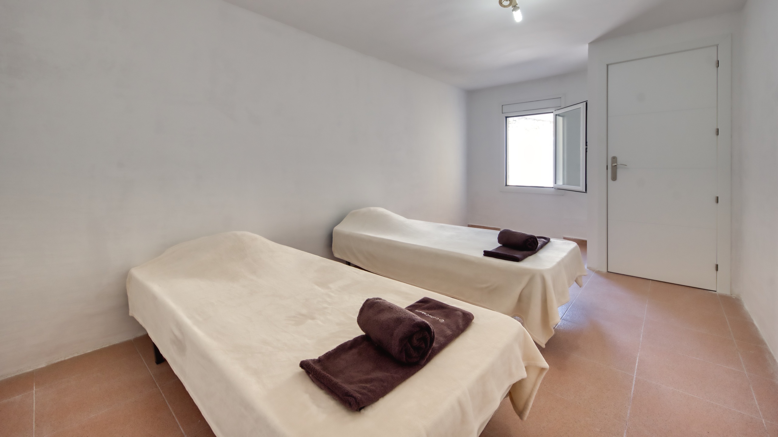 Holiday villas Costa Brava Spain - Villa Sunrise - Bedroom