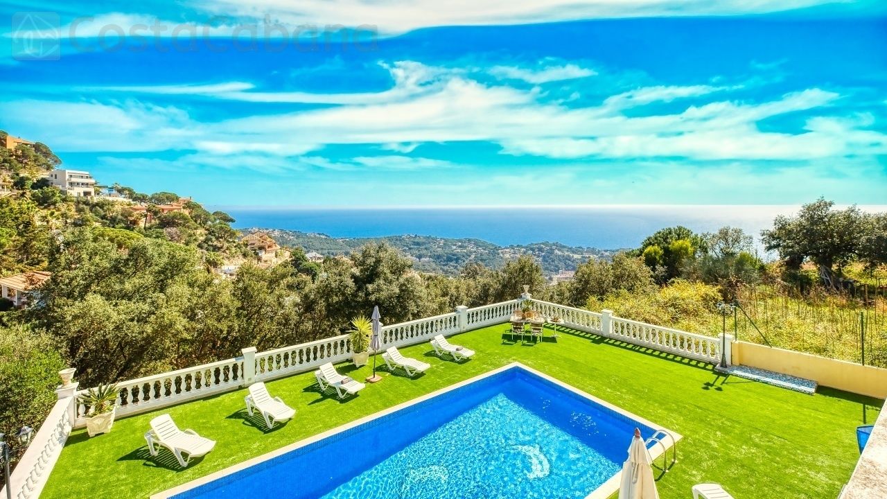 Holiday villas Costa Brava Spain - Villa Sunrise - One of the views