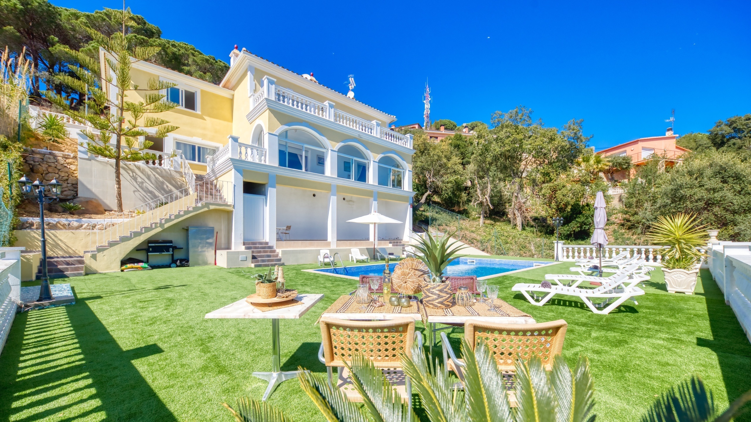 Holiday villas Costa Brava Spain - Villa Sunrise - Villa outside