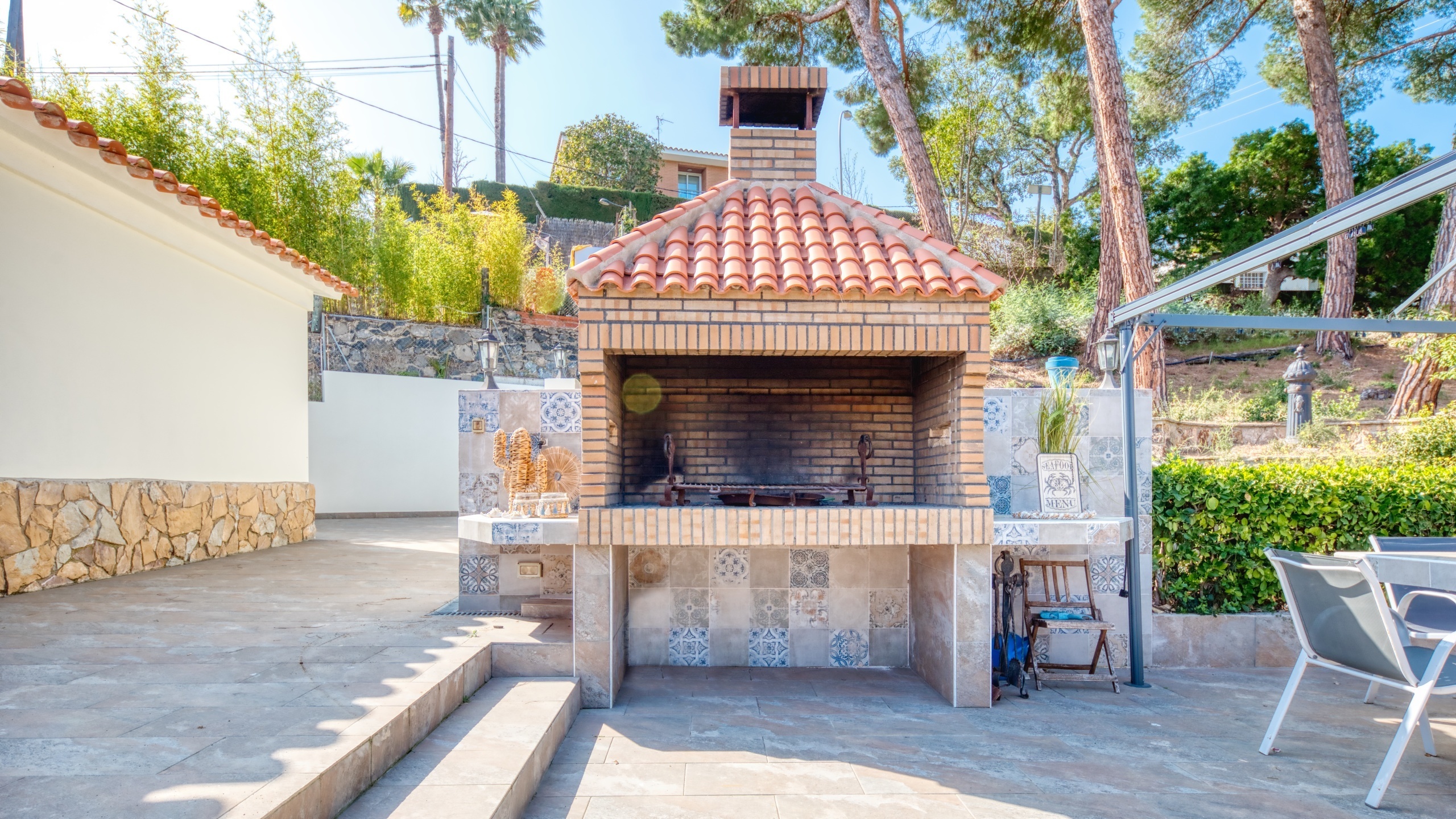 Holiday villas Costa Brava Spain - Villa Palmera - BBQ Area