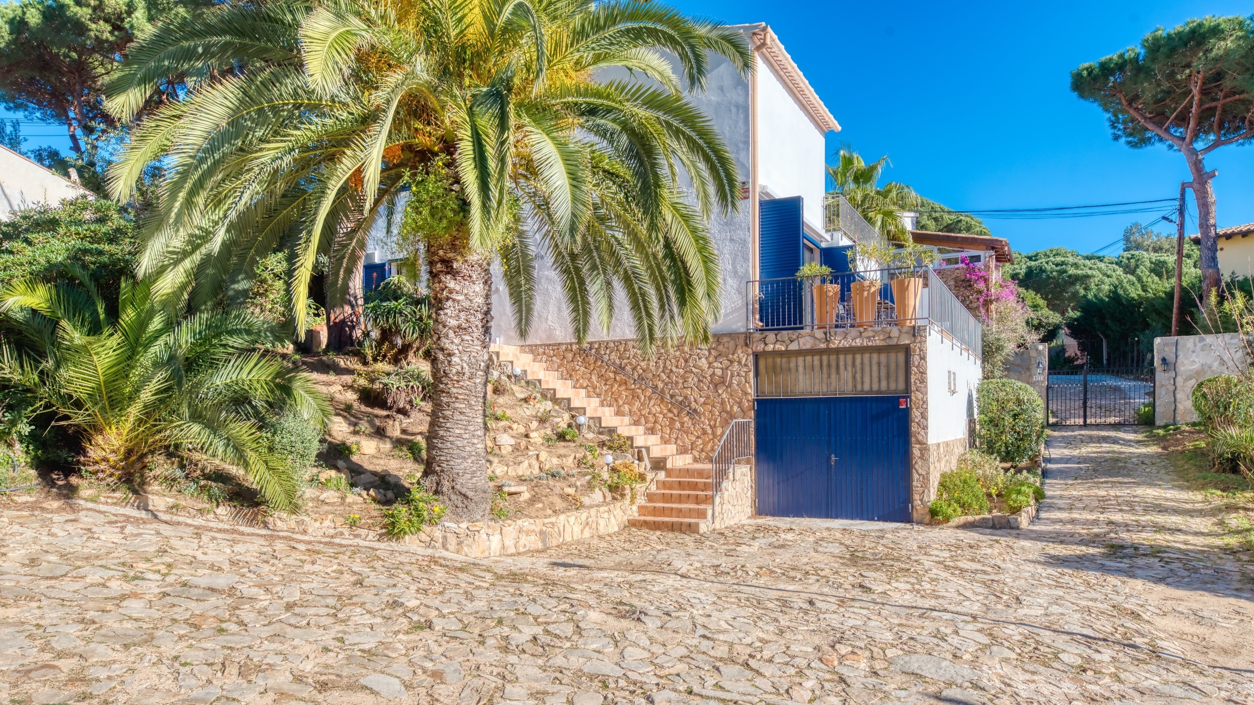Holiday villas Costa Brava Spain - Casa AdoRa - Street view arrival at property