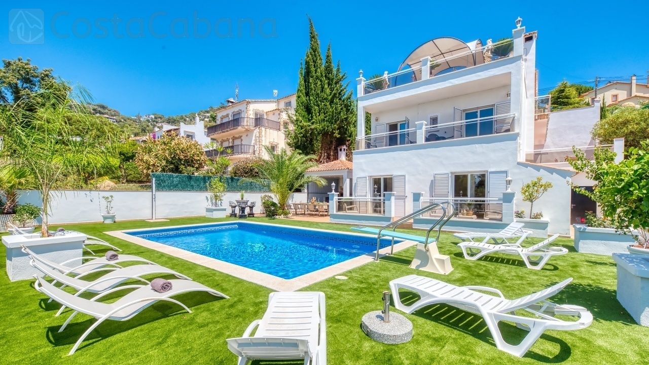 Holiday villas - Costa Brava - Spain - Villa Maribel - Sunbeds