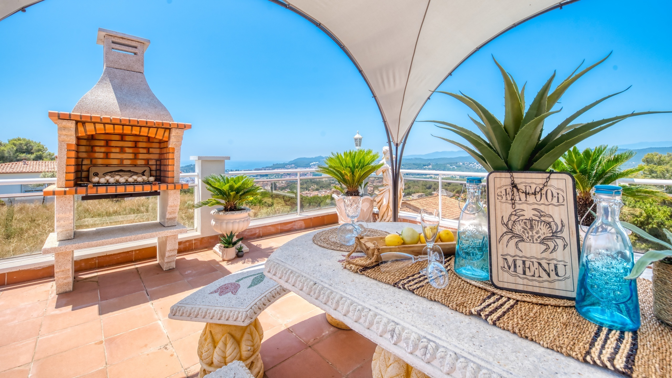 Holiday villas Costa Brava Spain - Villa Maribel - BBQ Area
