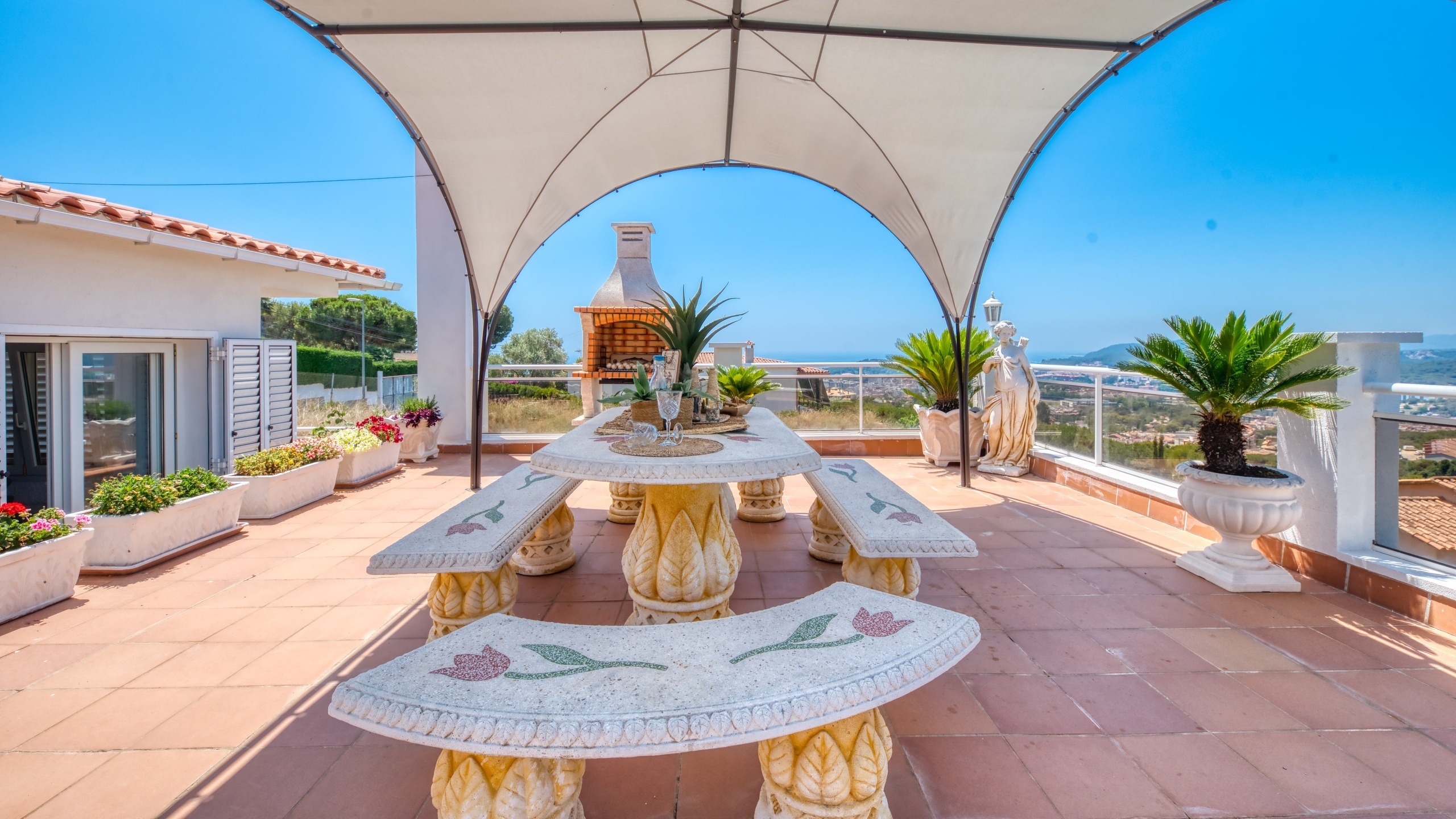 Holiday villas Costa Brava Spain - Villa Maribel - BBQ Area