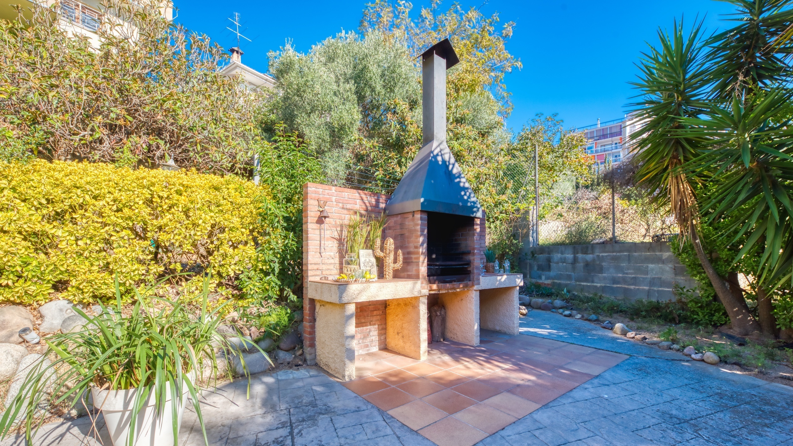 Holiday villas Costa Brava Spain - Villa Summertime - BBQ Area