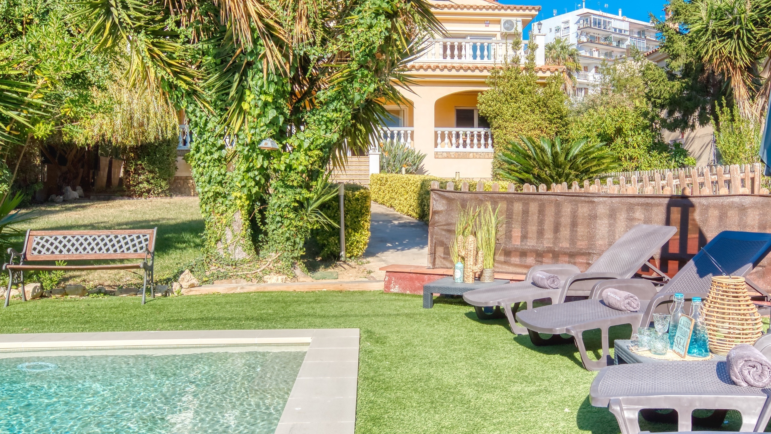 Holiday villas Costa Brava Spain - Villa Summertime - Swimming pool
