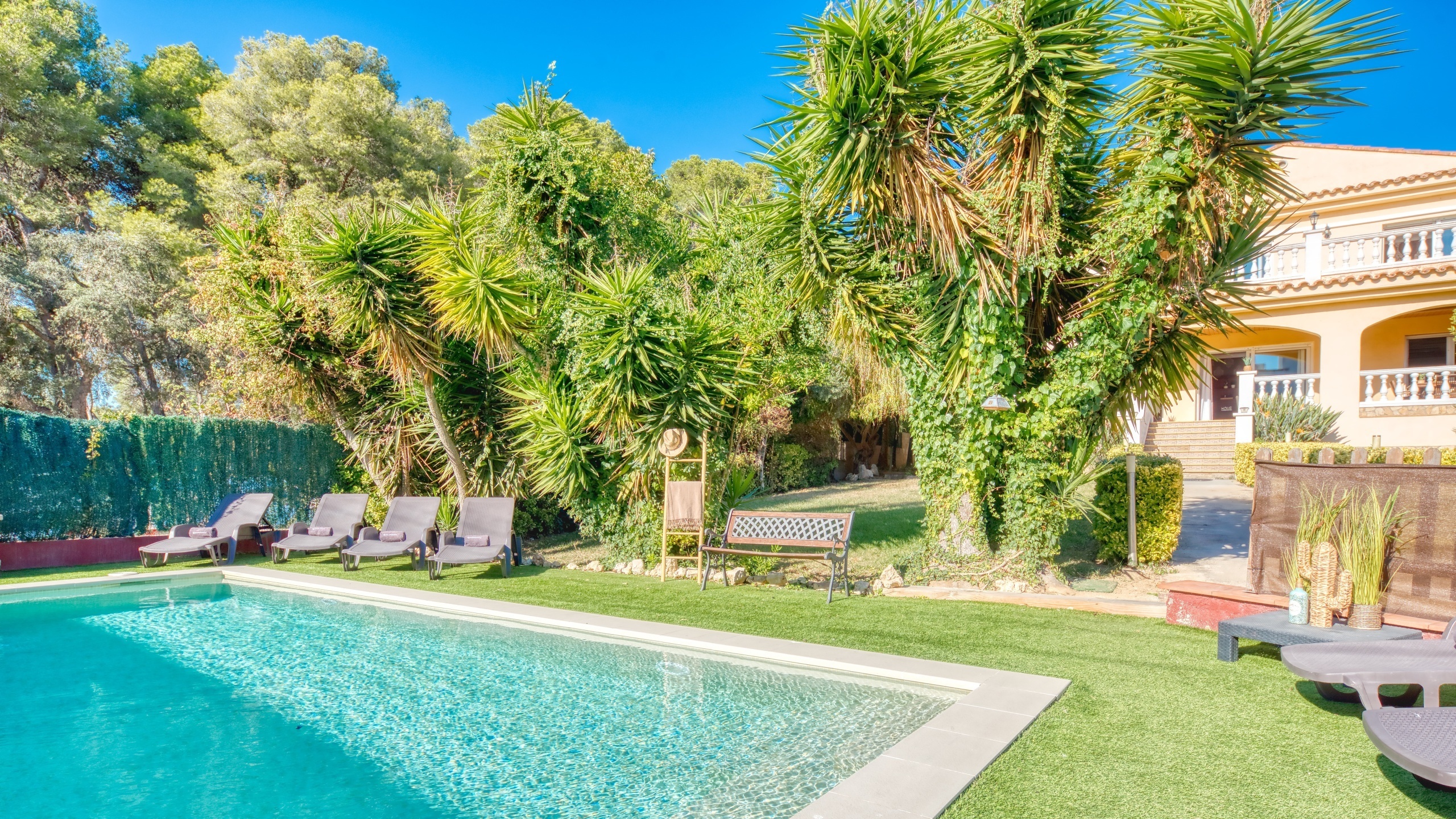 Holiday villas Costa Brava Spain - Villa Summertime - Swimming pool