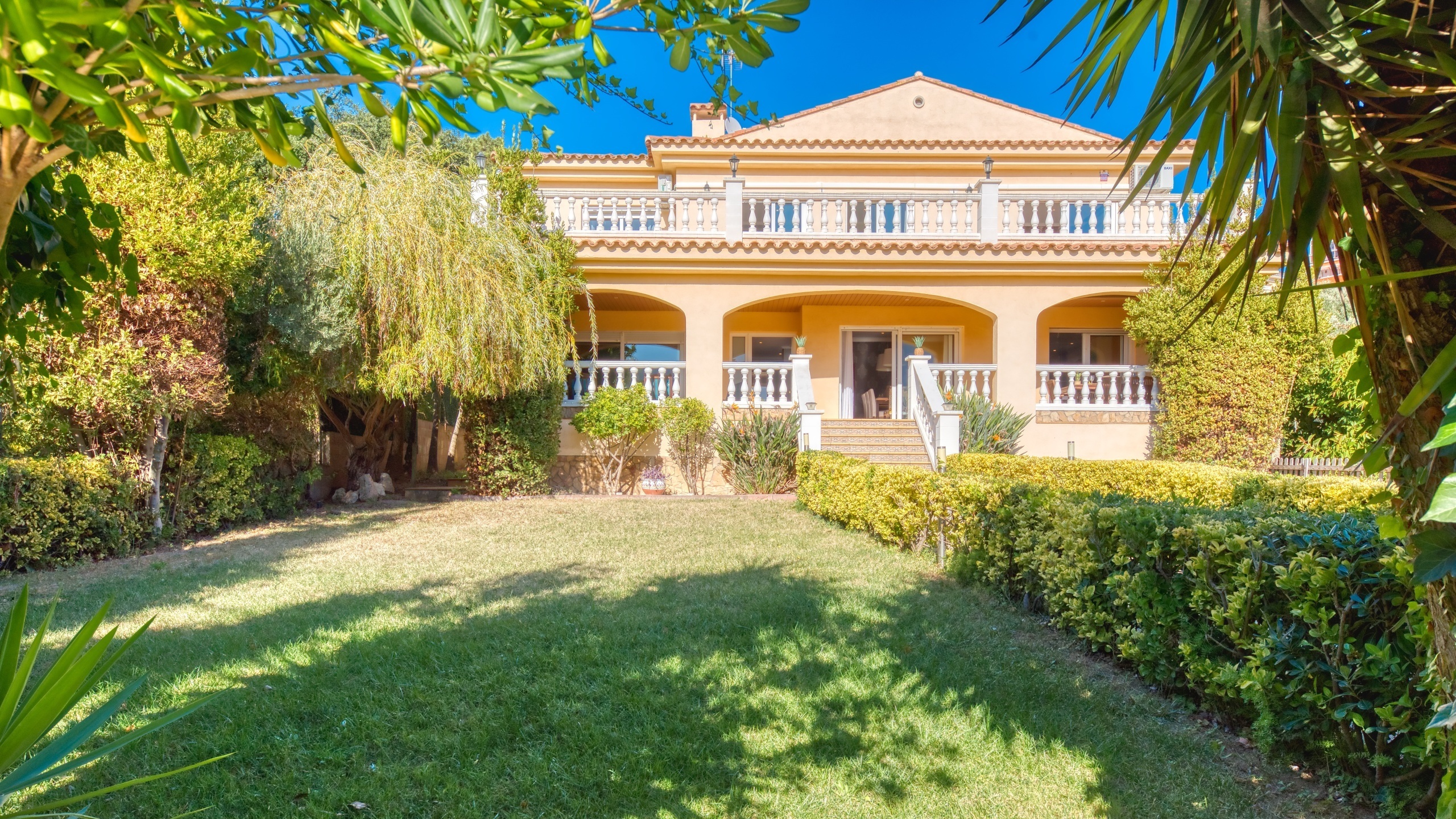 Holiday villas Costa Brava Spain - Villa Summertime - Villa outside