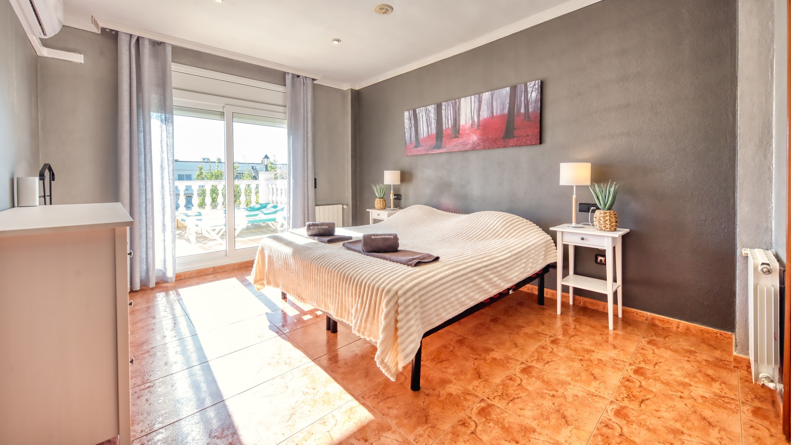Holiday villas Costa Brava Spain - Villa Summertime - Bedroom
