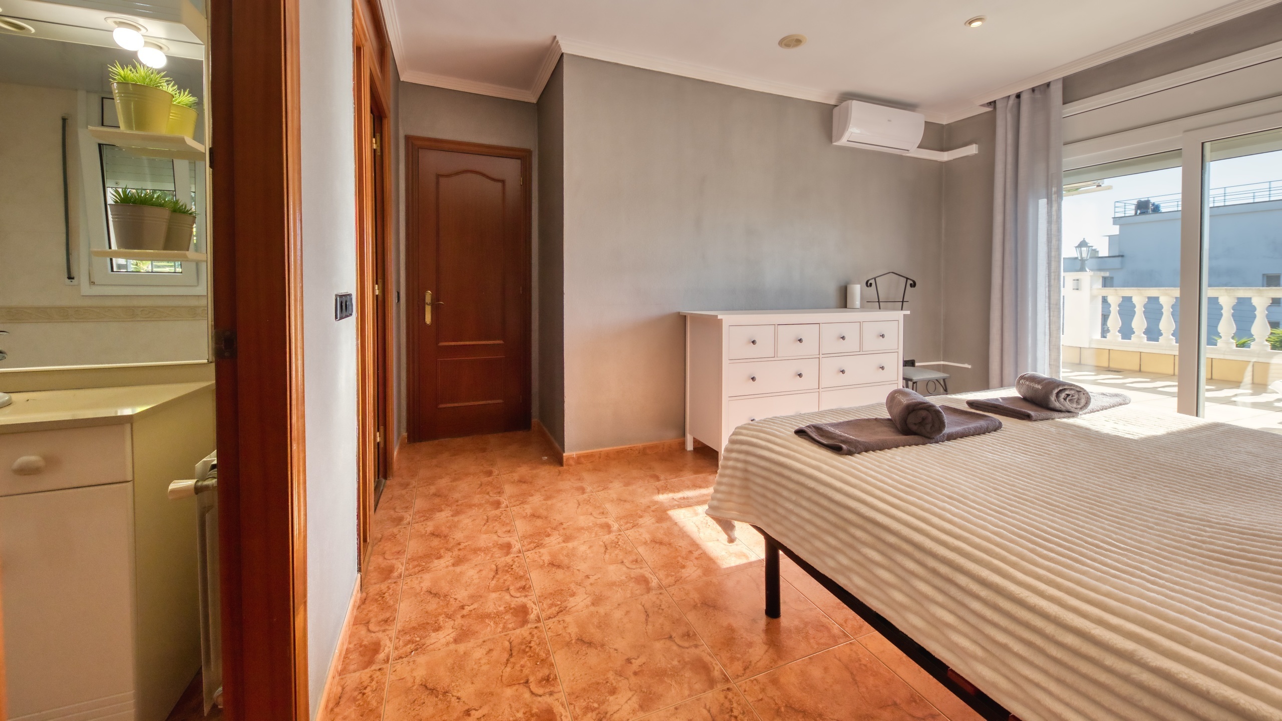 Holiday villas Costa Brava Spain - Villa Summertime - Bedroom