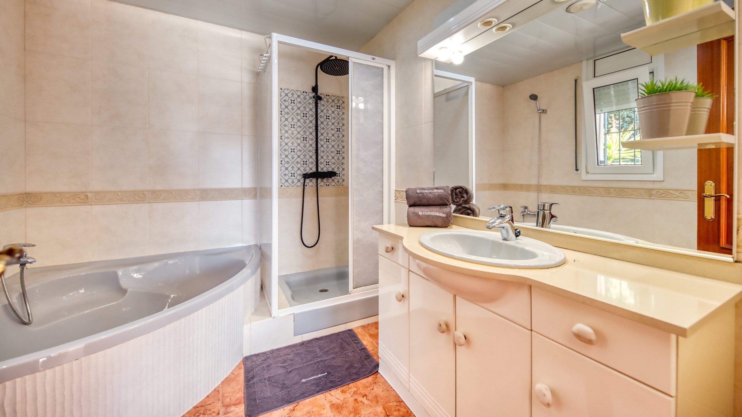 Holiday villas Costa Brava Spain - Villa Summertime - Bathroom