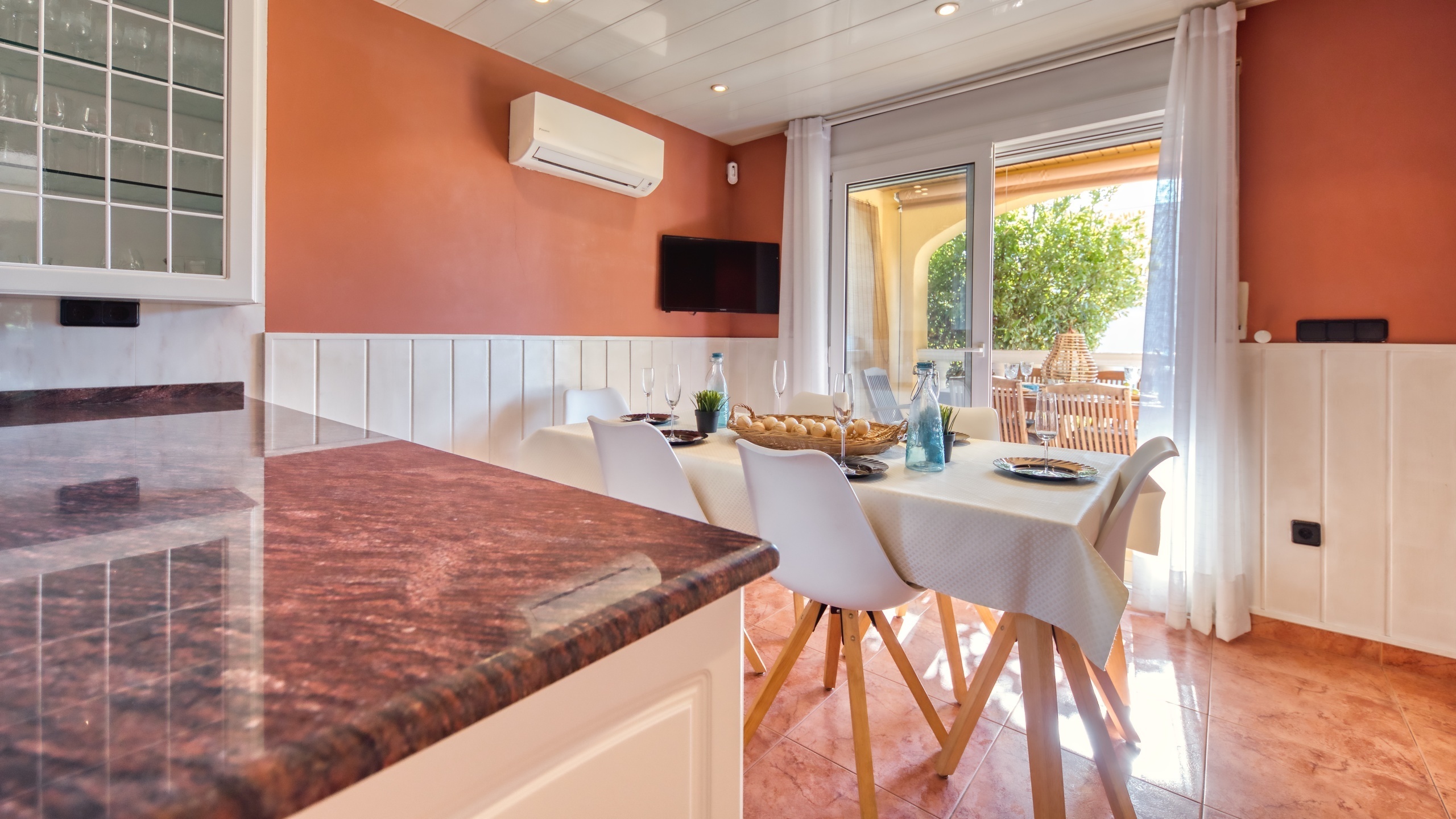 Holiday villas Costa Brava Spain - Villa Summertime - Dining area