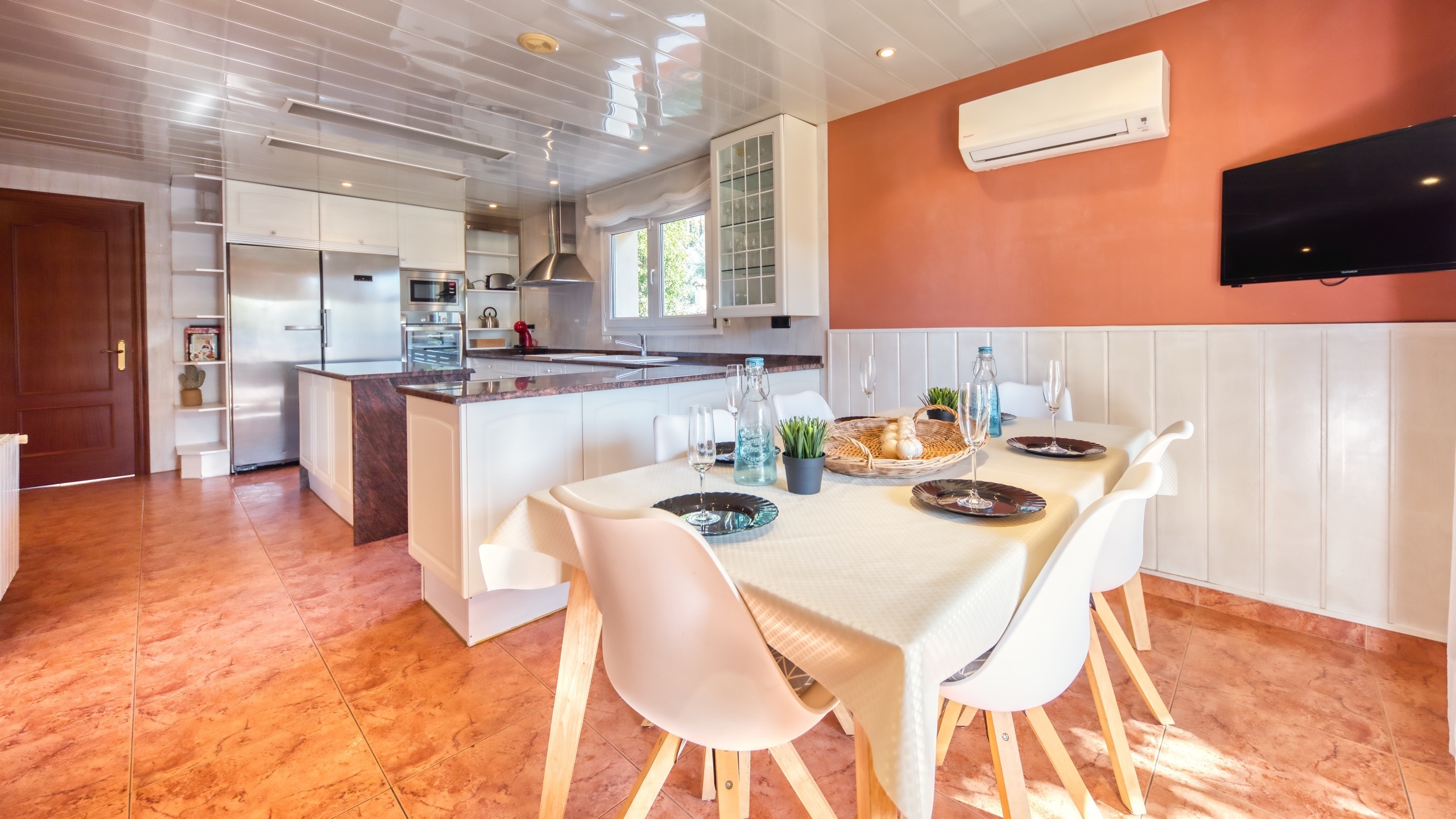 Holiday villas Costa Brava Spain - Villa Summertime - Kitchen