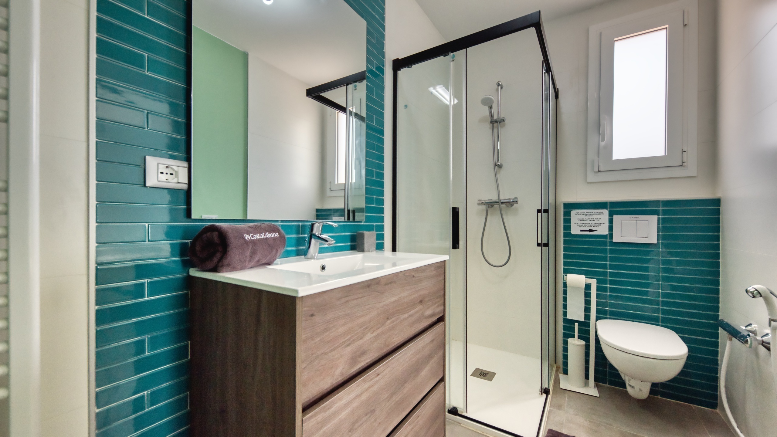 Holiday villas Costa Brava Spain - Villa BellaVista - En-suite bathroom 