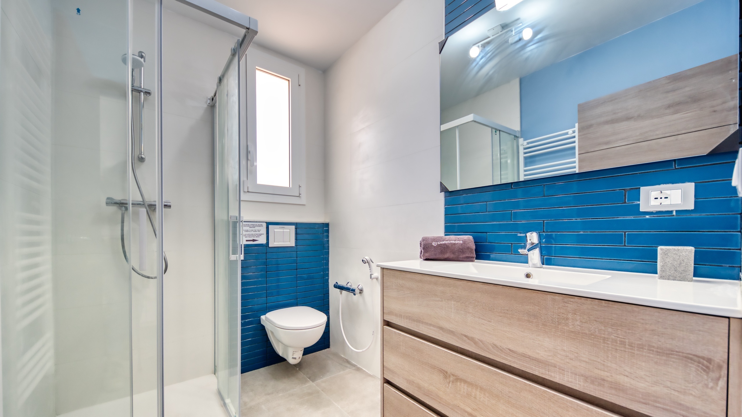 Holiday villas Costa Brava Spain - Villa BellaVista - En-suite bathroom 