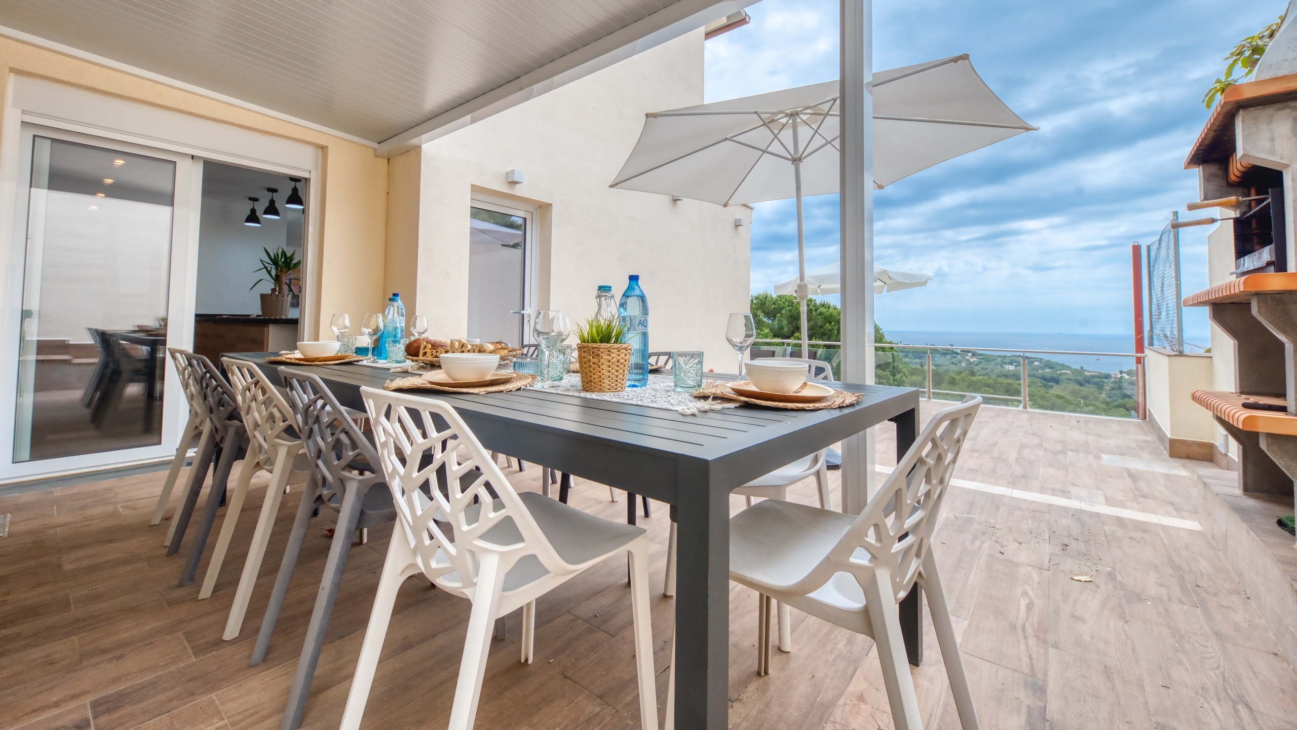 Holiday villas Costa Brava Spain - Villa BellaVista - BBQ Area