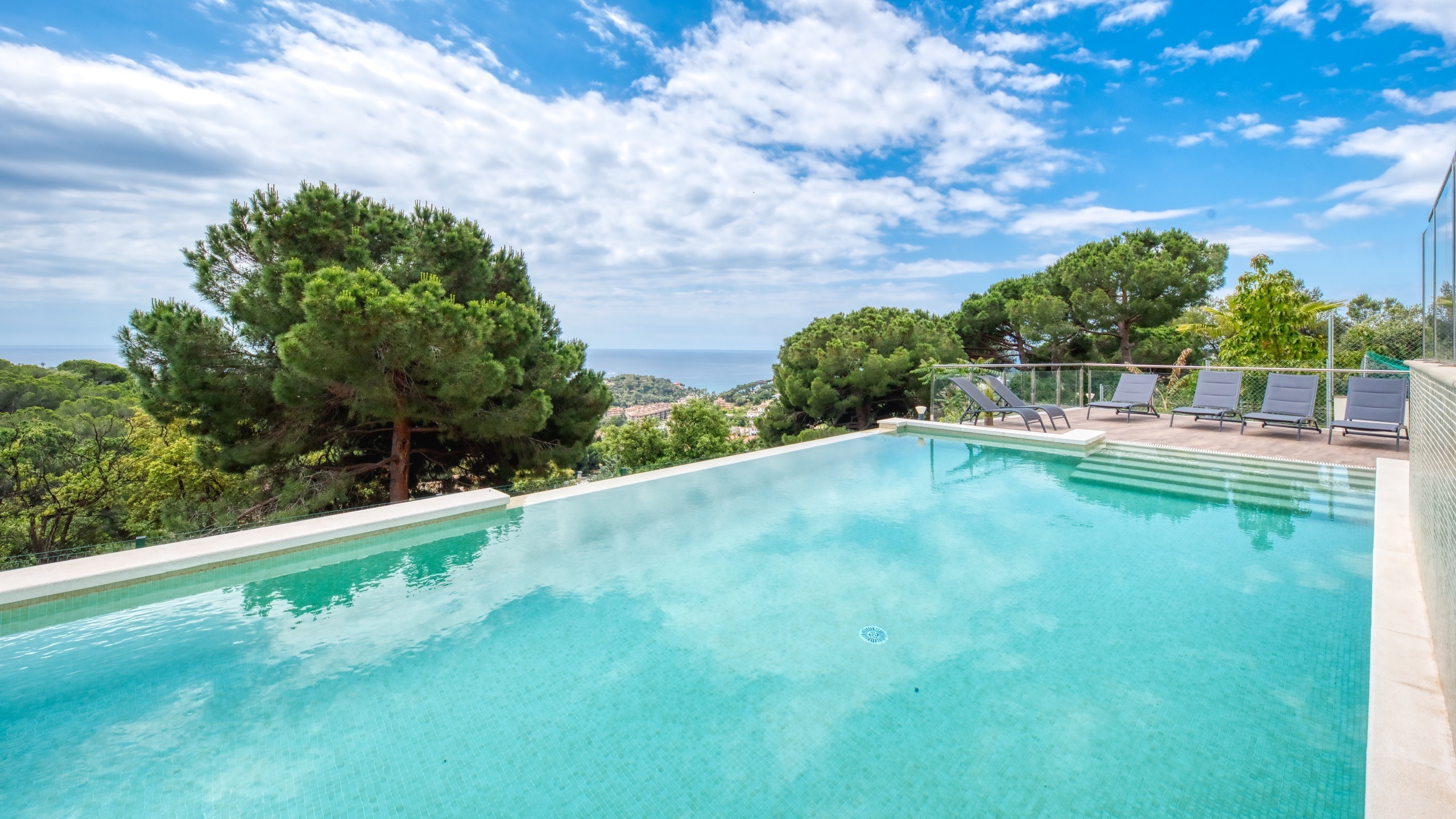 Holiday villas Costa Brava Spain - Villa BellaVista - Swimming pool