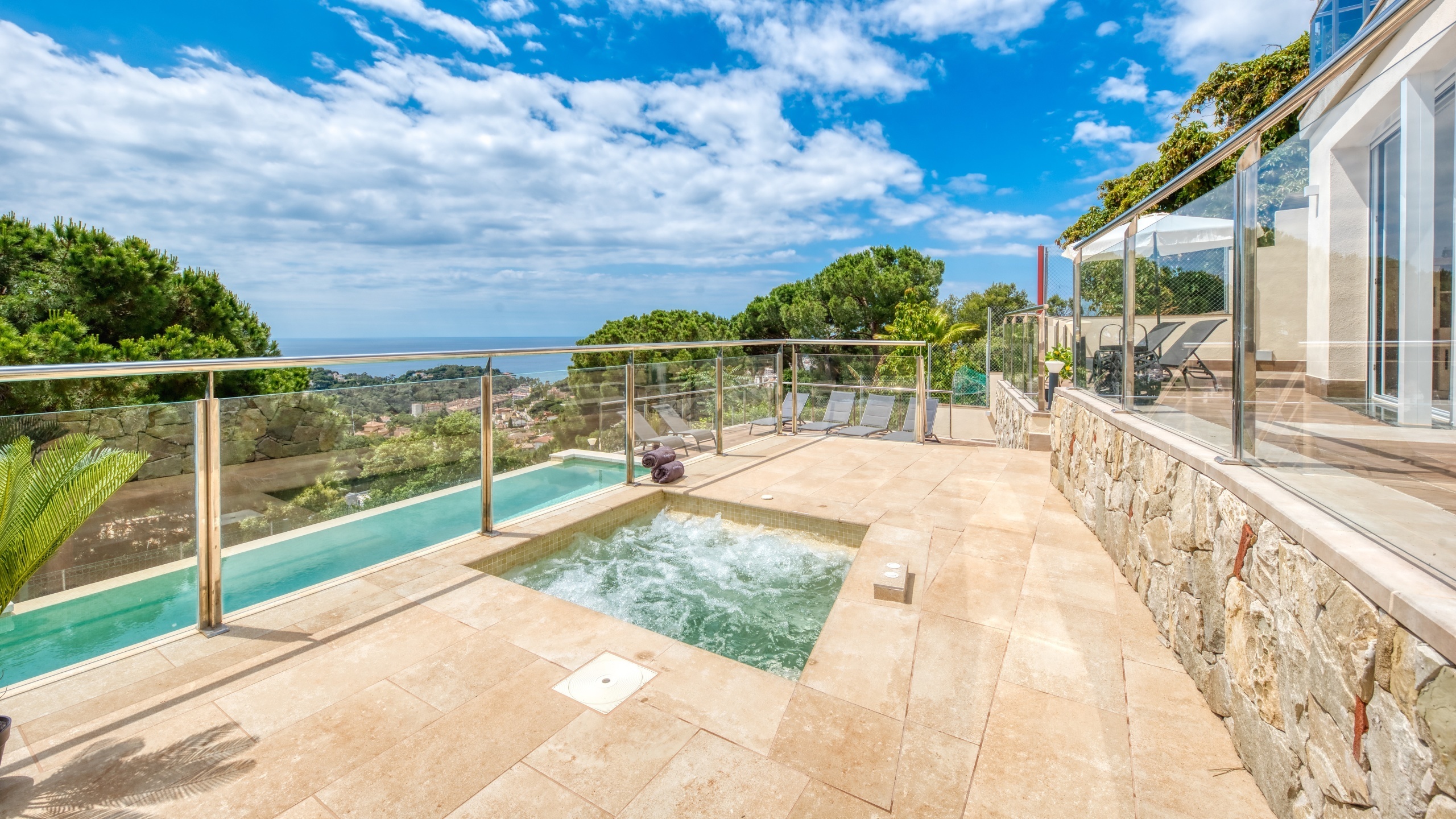 Holiday villas Costa Brava Spain - Villa BellaVista - Whirlpool