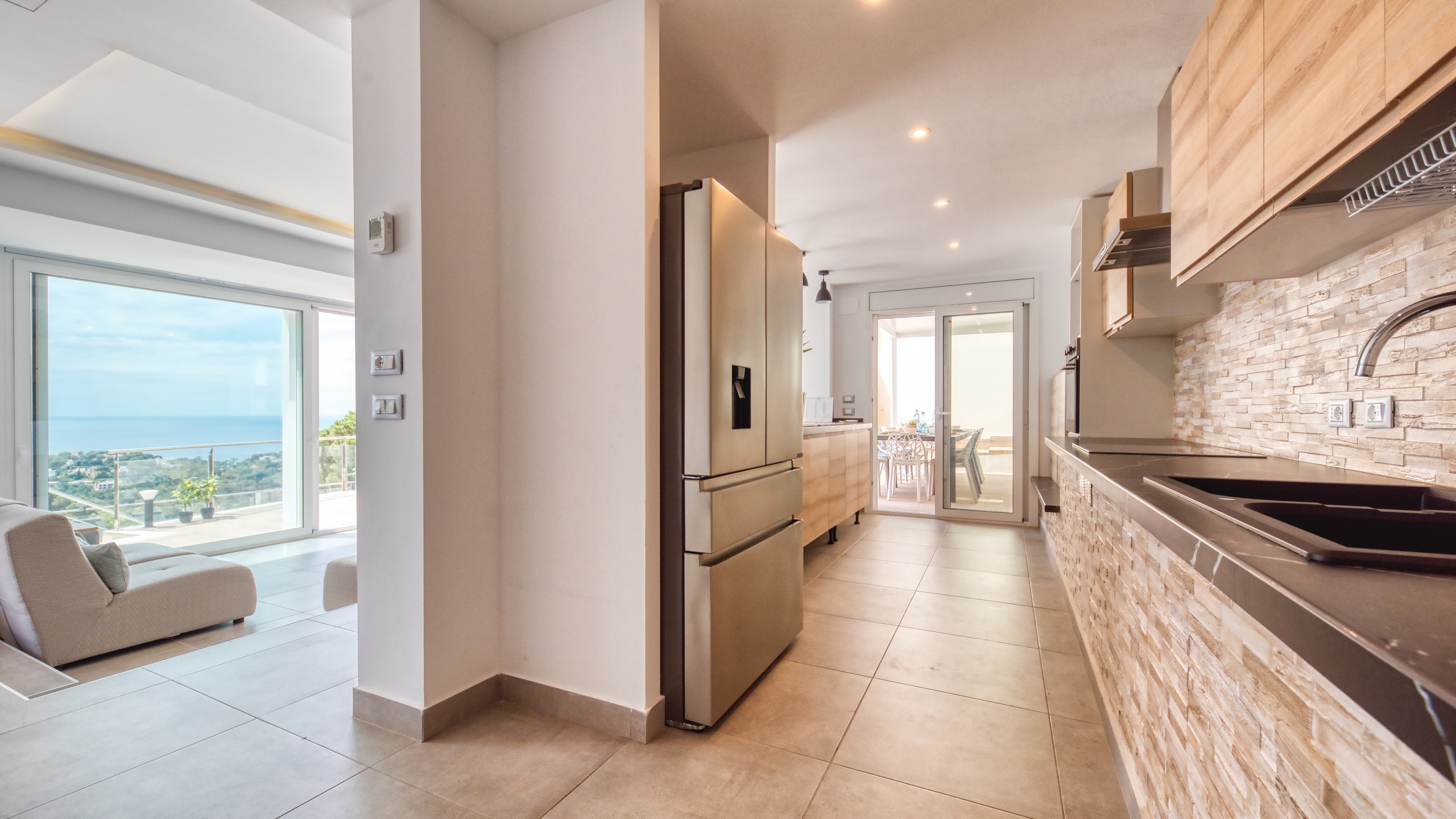 Holiday villas Costa Brava Spain - Villa BellaVista - Open plan kitchen