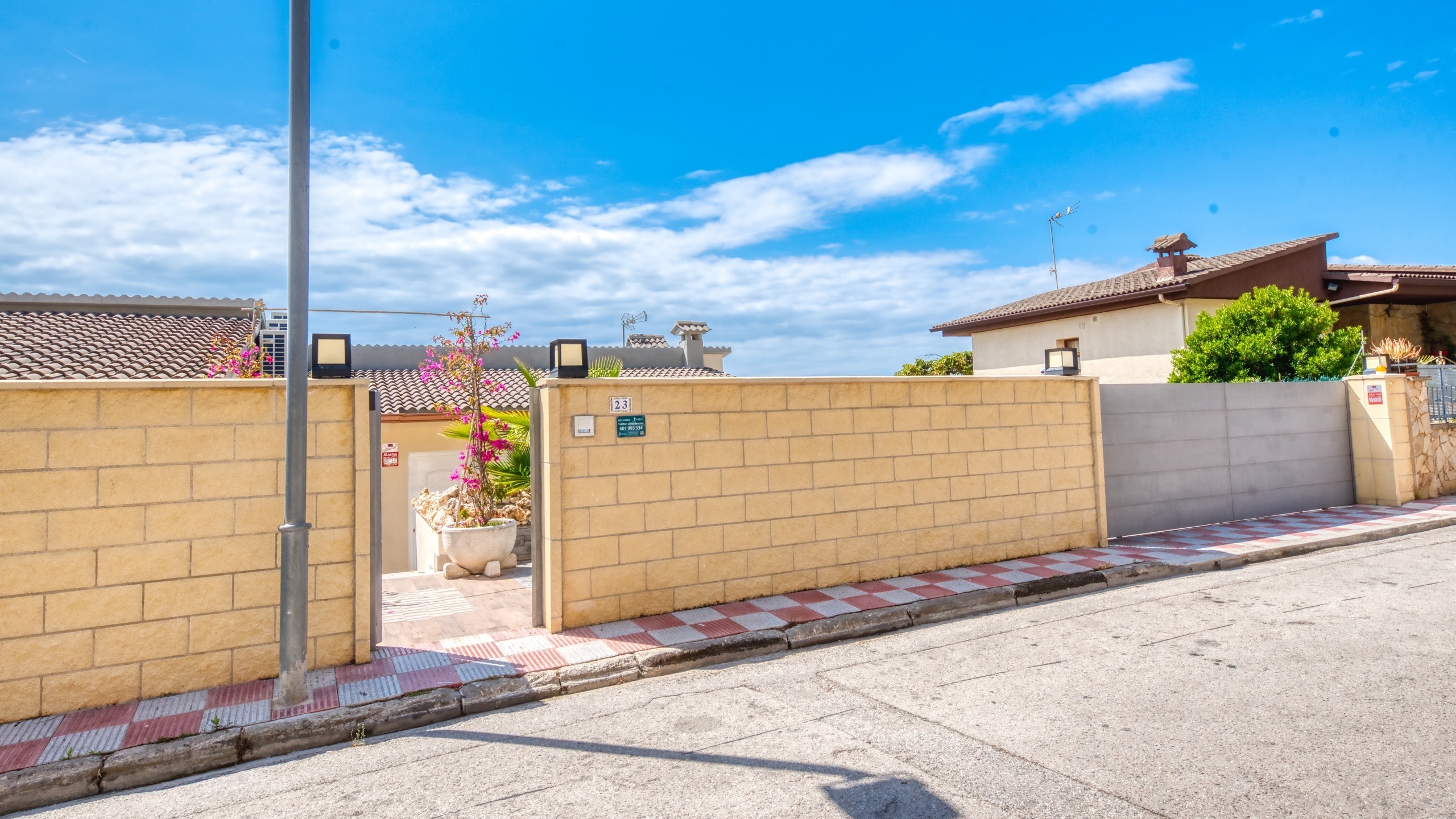Holiday villas Costa Brava Spain - Villa BellaVista - Street view arrival at property