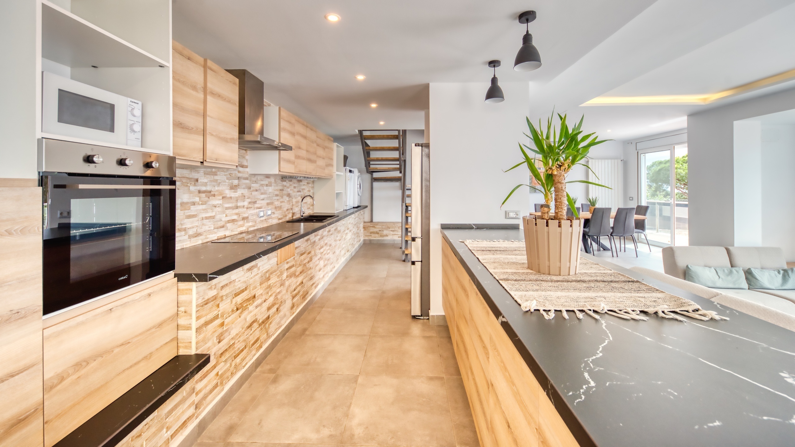 Holiday villas Costa Brava Spain - Villa BellaVista - Open plan kitchen