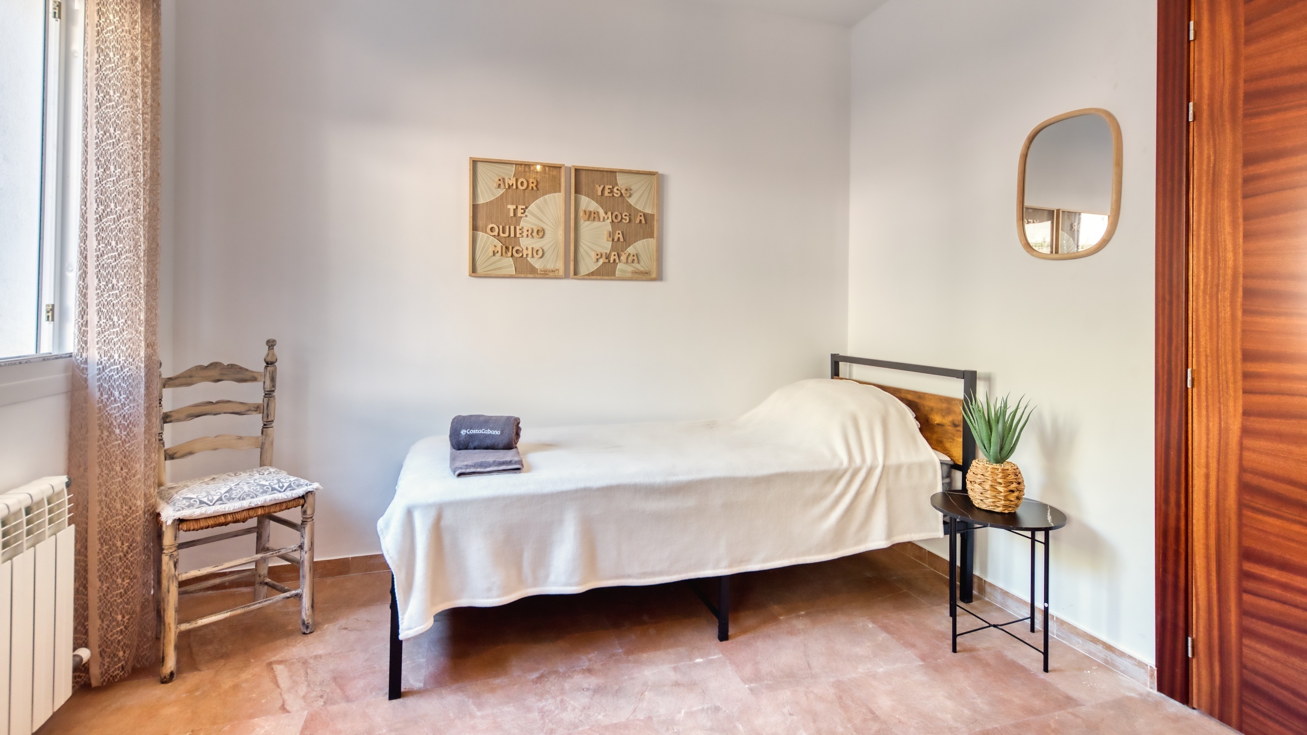 Holiday villas Costa Brava Spain - Villa Ibiza - Bedroom