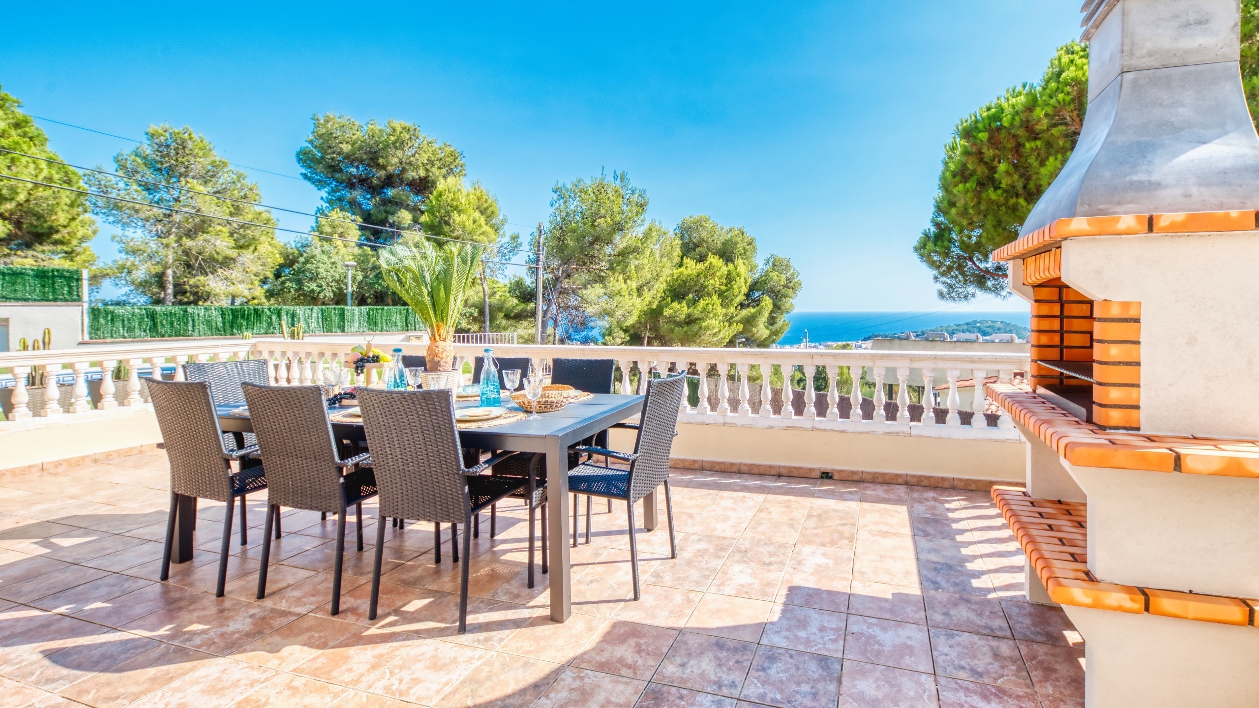 Holiday villas Costa Brava Spain - Villa Ibiza - BBQ Area