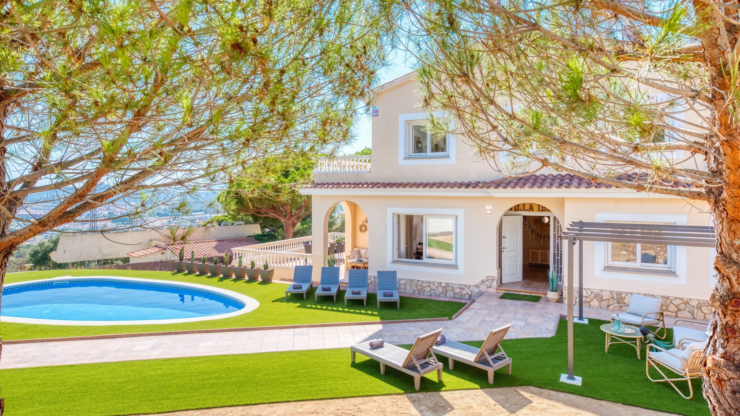 Holiday villas Costa Brava Spain - Villa Ibiza - Villa outside