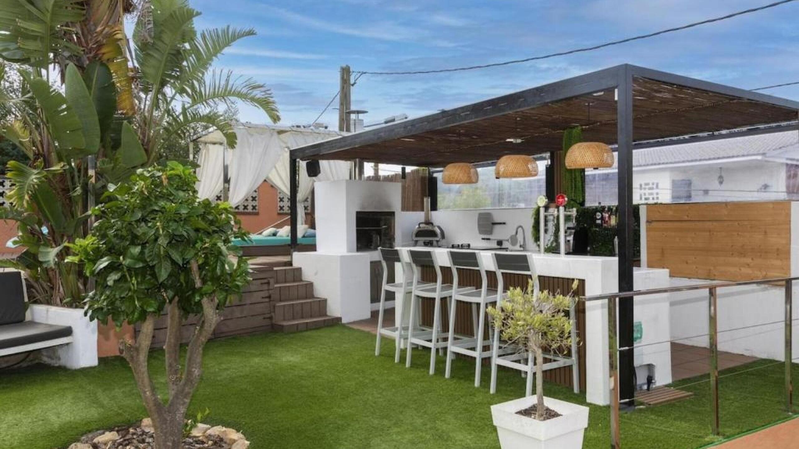 Holiday villas Costa Brava Spain - Villa Soleia - BBQ Area