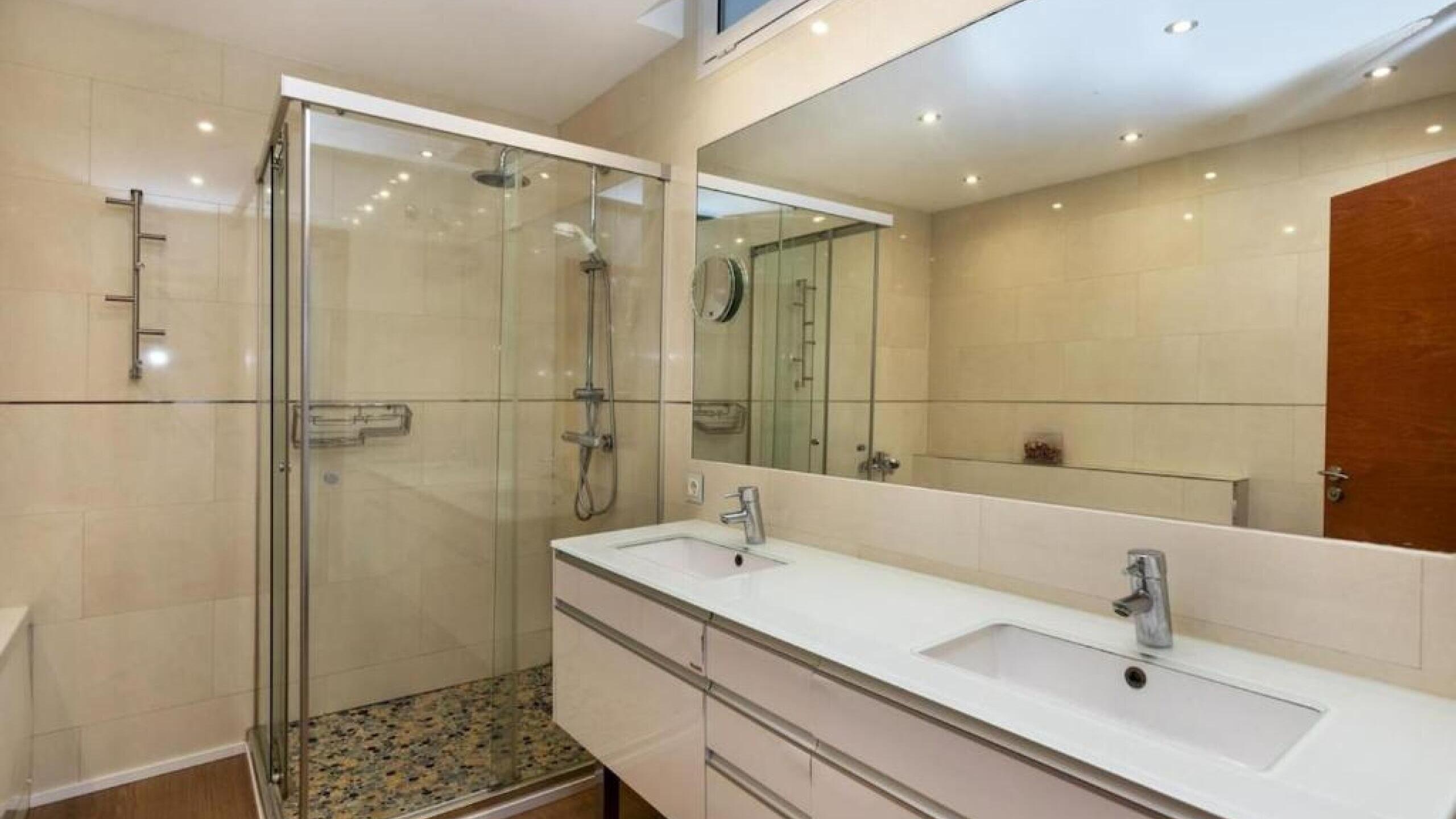 Holiday villas Costa Brava Spain - Villa Soleia - Bathroom