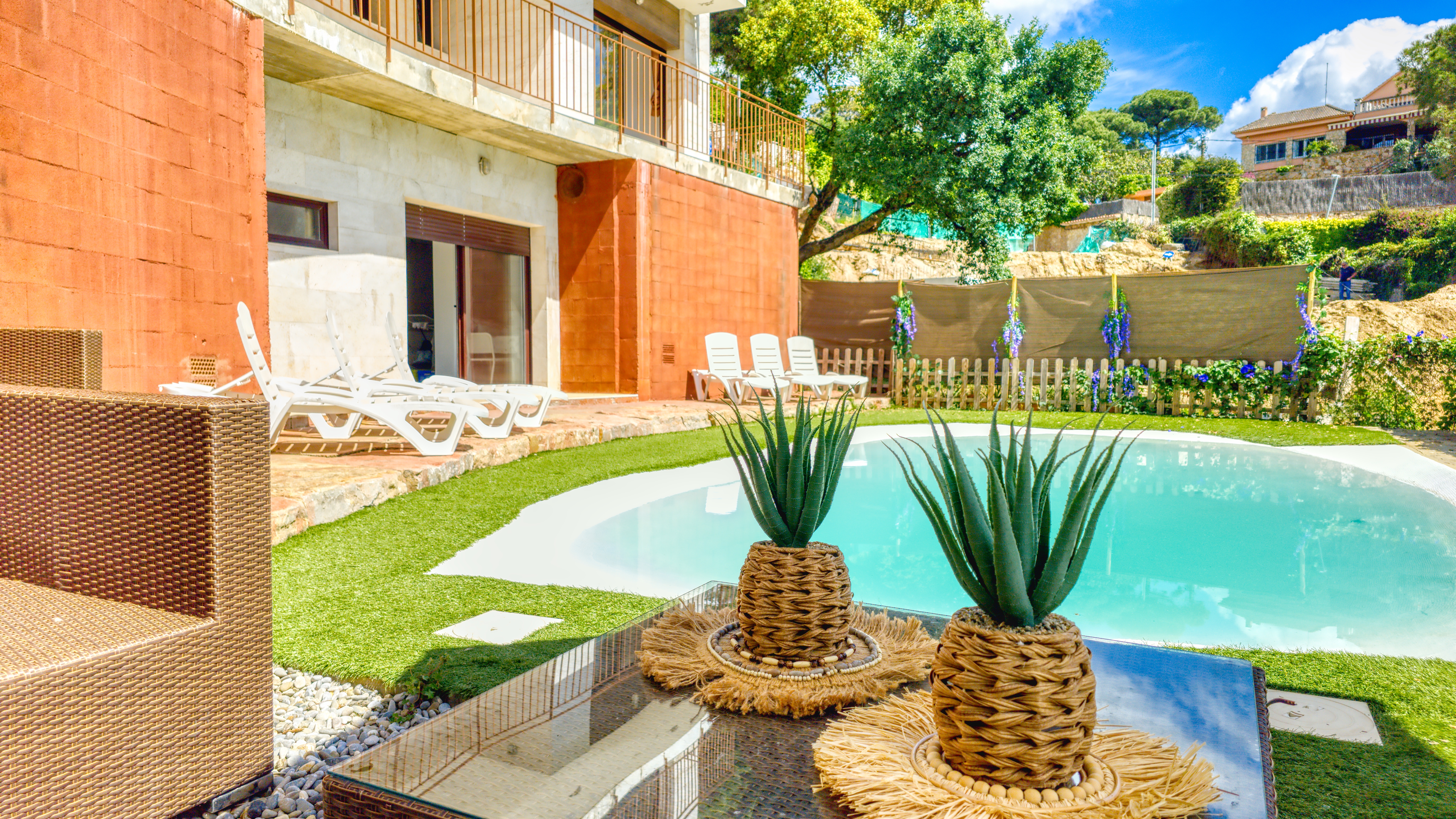 Holiday villas Costa Brava Spain - Villa Sunny Beach - Sunbeds