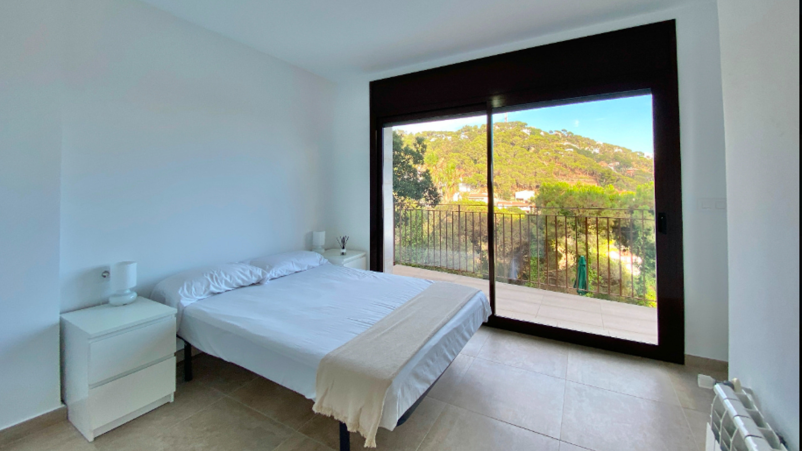 Holiday villas Costa Brava Spain - Villa Sunny Beach - Master bedroom
